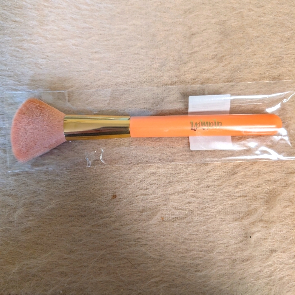 Alamar Cheek Perfecting Brush